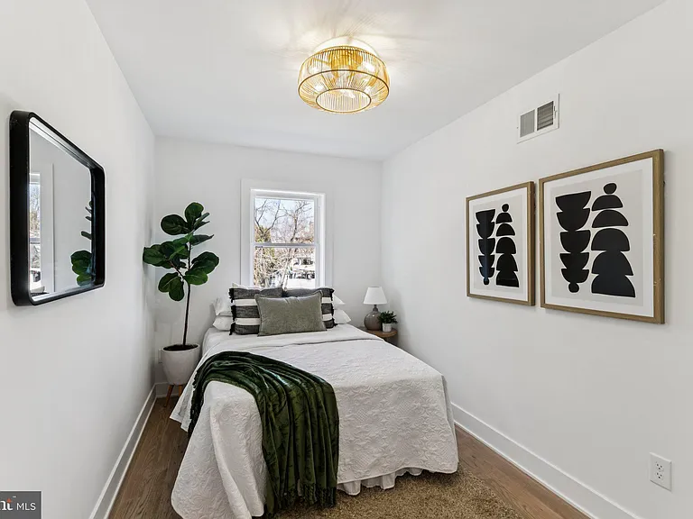 732 Harry St — Photo 27