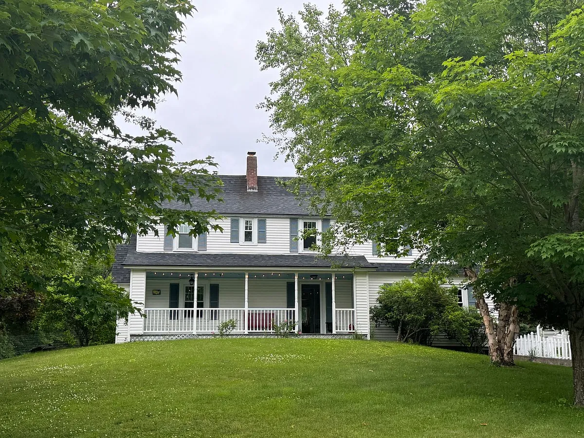 Building Photo - 93 Lyme Rd