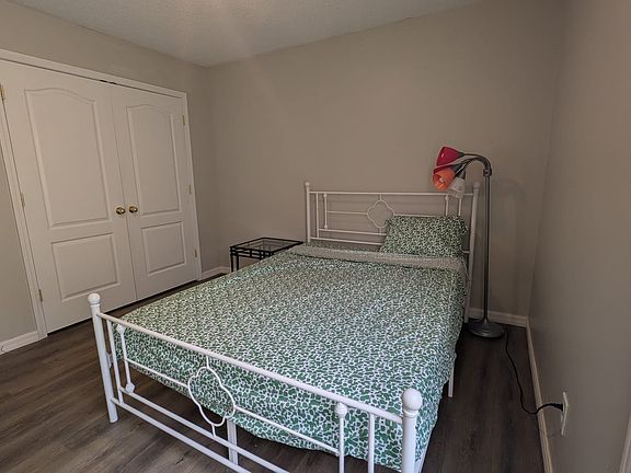 Bedroom 2 - Queen Bed with Closet