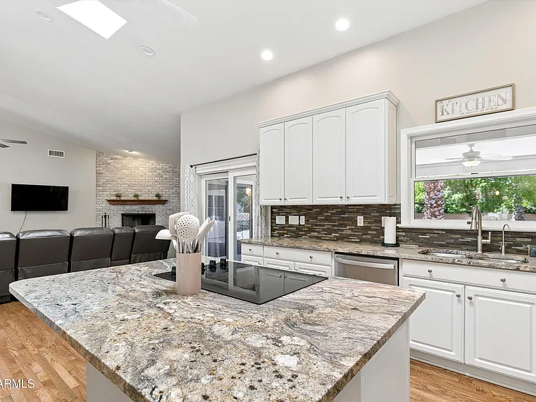 8611 W Foothill Dr — Photo 25