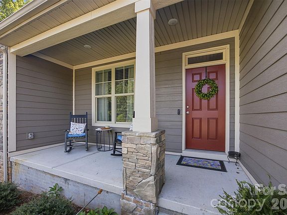 2nd image of 3177 Yosemite Dr