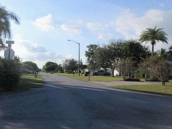 Exterior Neighborhood (street photo)