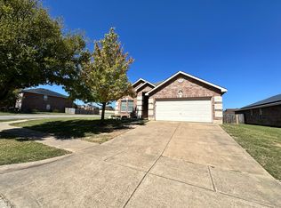 901 Moss Glen Trl, Arlington, TX 76002