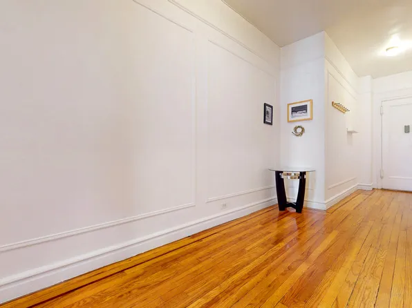 2081 Cruger Avenue image 4 of 11