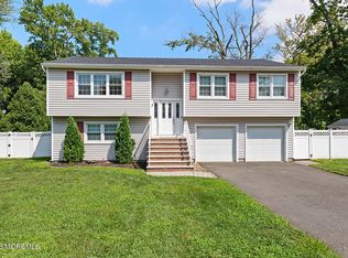 5 Sanders Dr, Middletown, NJ 07748