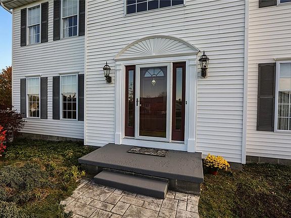 2nd image of 22 Gravel Hill Ln