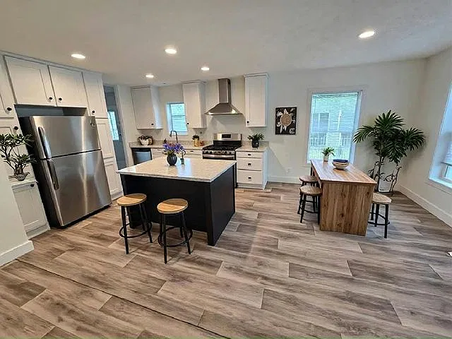 2 bed, 1056 sqft, $1,615 — Photo 2