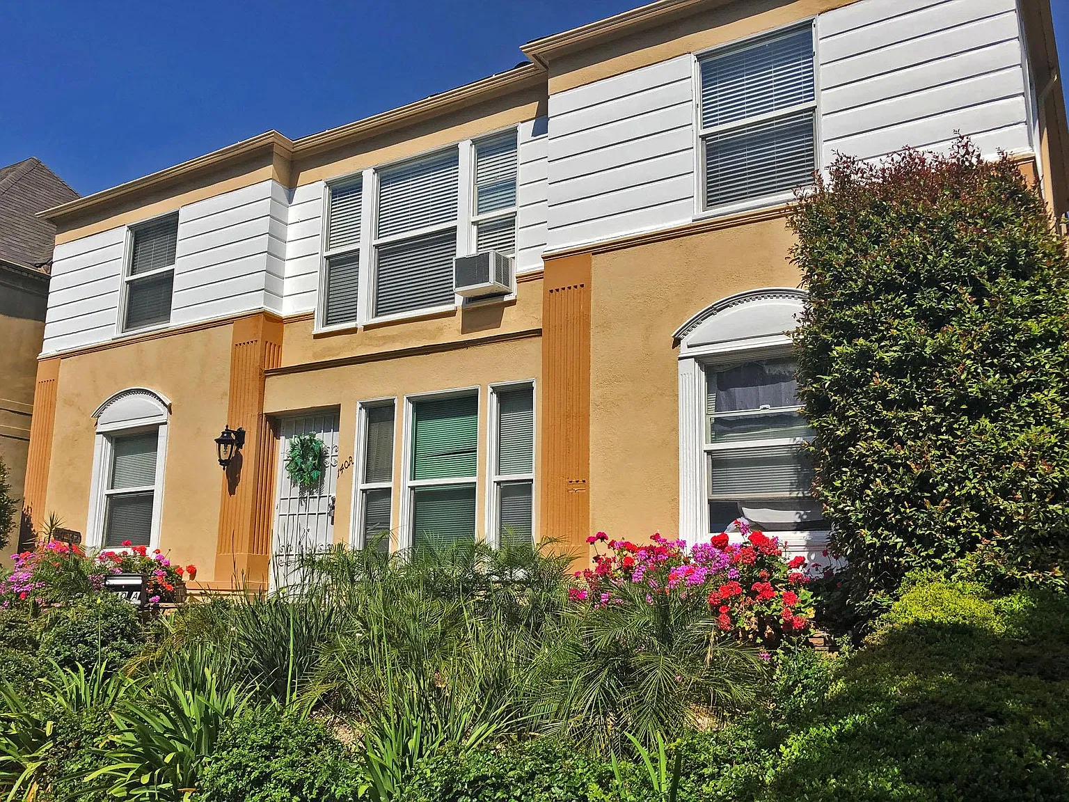 1 bed, 900 sqft, $2,934 — Photo 1