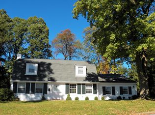 315 Flagstone Dr, Bethlehem, PA 18017