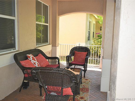 3rd image of 746 Lavender Cir #2