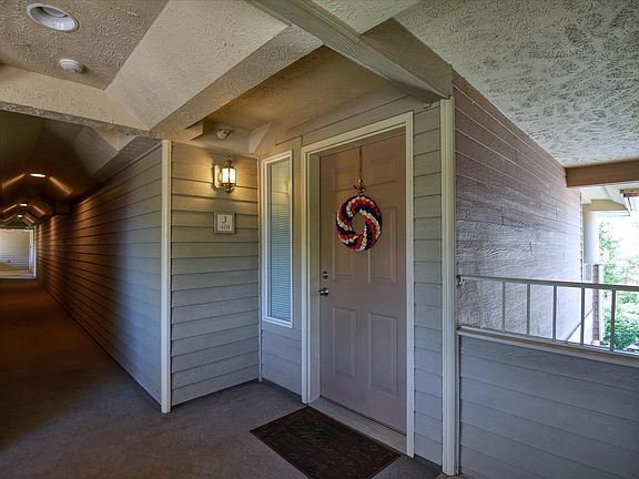 5th image of 639 N Riverpoint Blvd APT J401