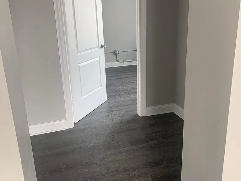 Fully Remodeled Apartments Available Now — Photo 7