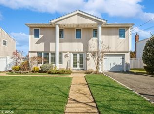 2817 Mandalay Beach Rd, Wantagh, NY 11793