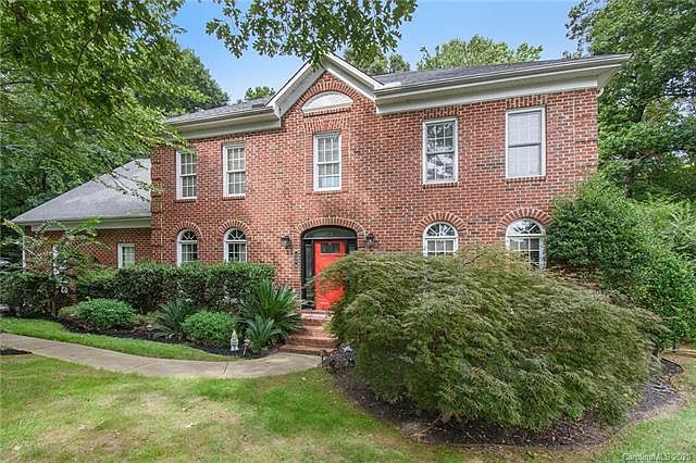 1st image of 136 Pebble Brook Ln