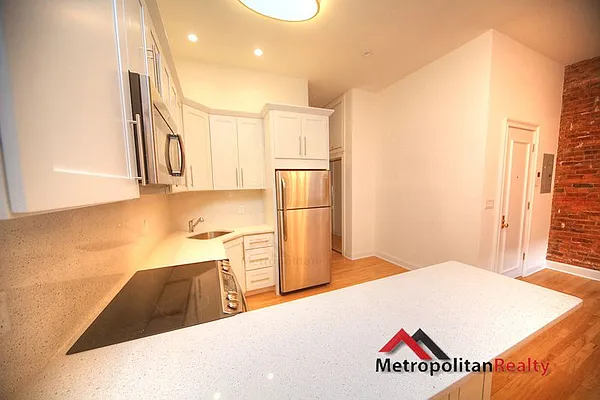 Rented by Metropolitan Realty | media 14