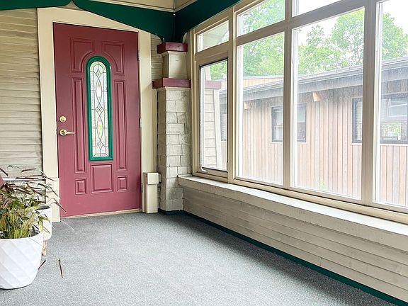 ADA Friendly Ramp Entrance into Sun-Room / Property.