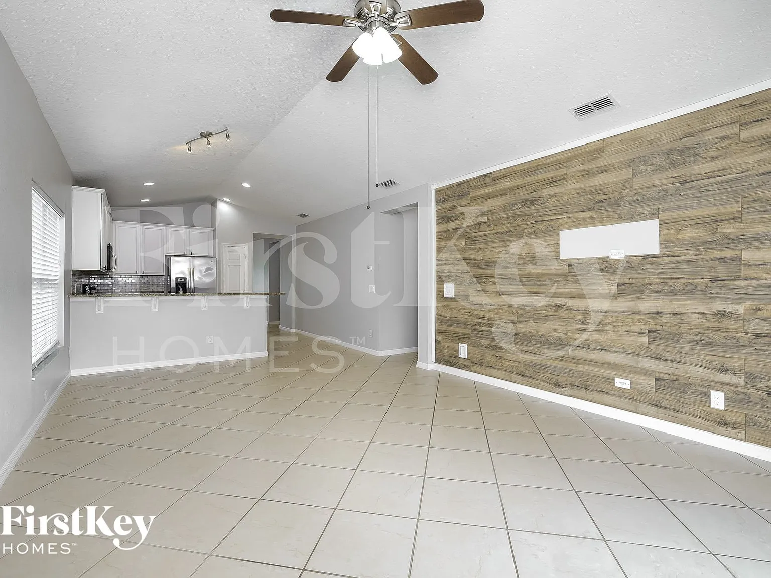4 bed, 2.0 bath, 1972 sqft, $2,455 — Photo 4