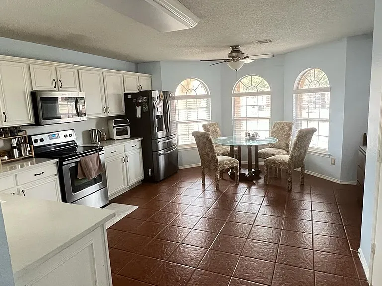 9933 Carter Dr — Photo 4