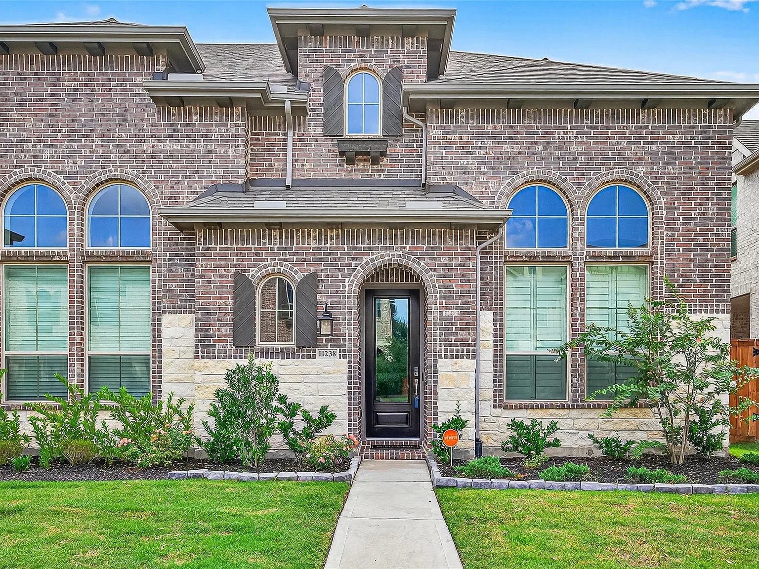 3 bed, 2.5 bath, 1810 sqft, $2,900 — Photo 1