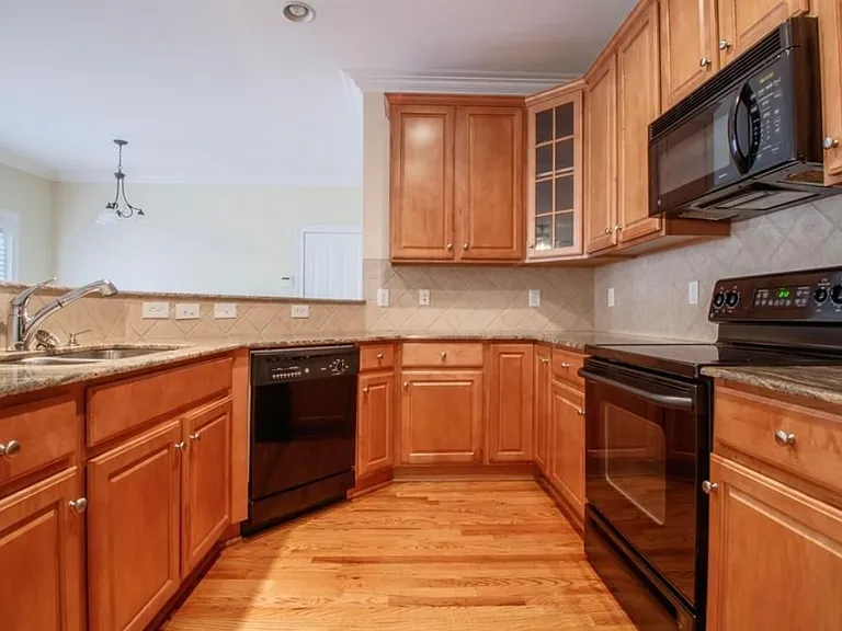 332 Highland Point Dr — Photo 16