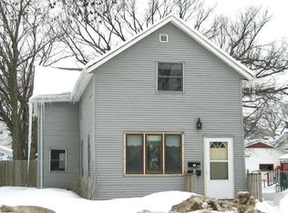 609 N 5th St, Grand Forks, ND 58203