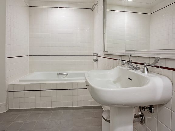 5th image of 131 W 21st St APT 2
