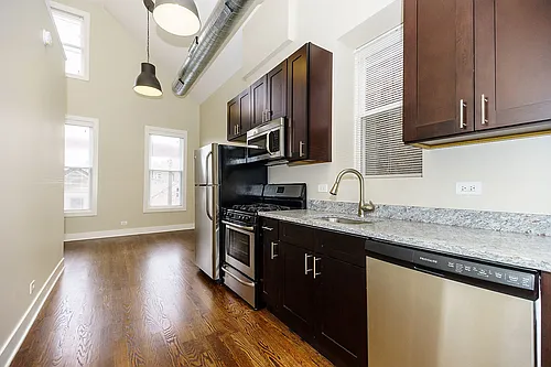1334 W 18th Pl #3R Photo 1