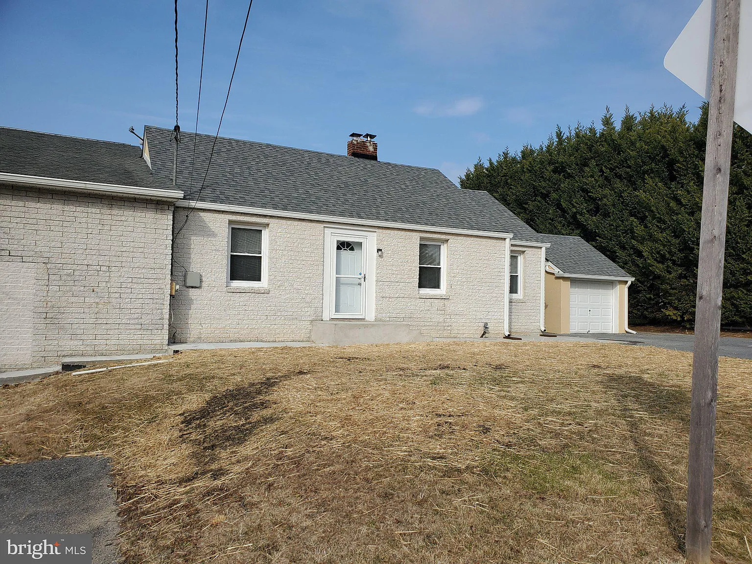 2 bed, 1.0 bath, 1800 sqft, $2,200 — Photo 2