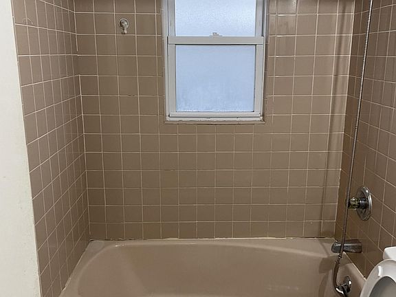 4th image of 731 Klondike Ave #1