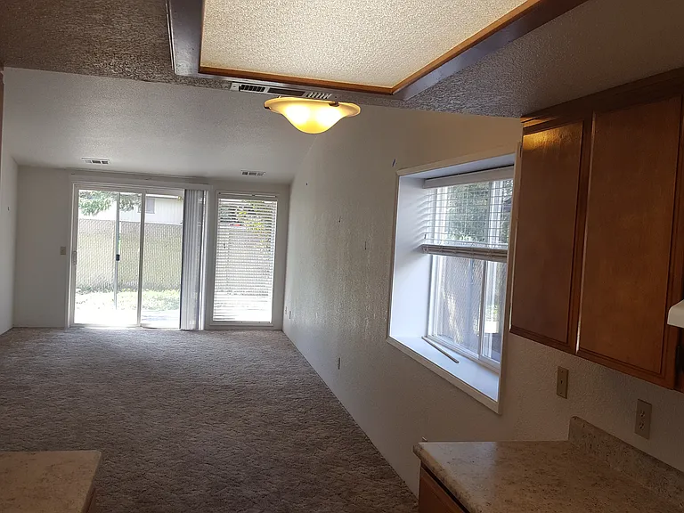 1412 Kokanee living room_10302019