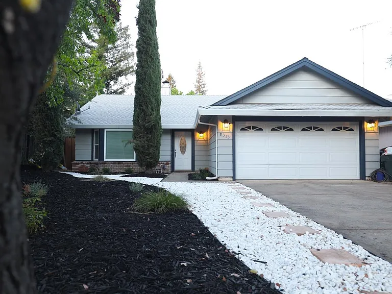 8313 Crossoak Way — Photo 3