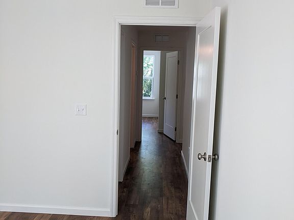 4th image of 328 Saint George Ave