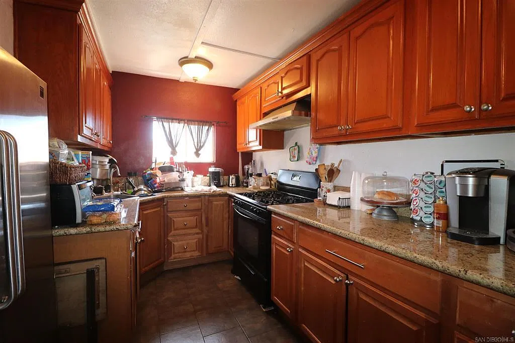 3 bed, 1350 sqft, $4,150 — Photo 1