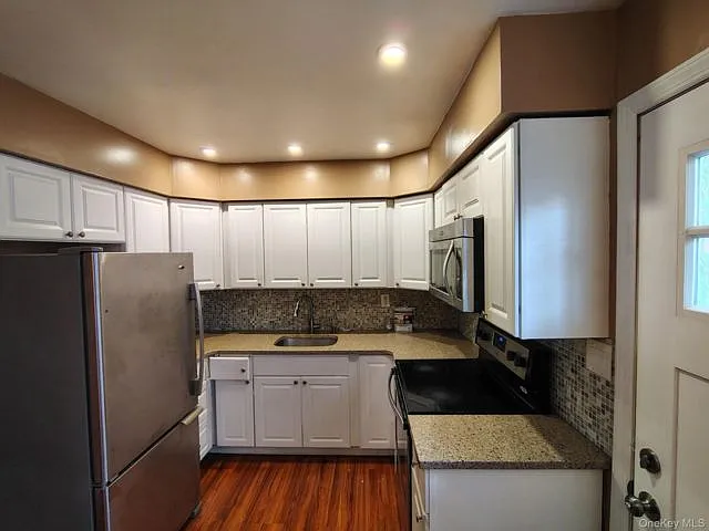 122 W 1st St — Photo 4