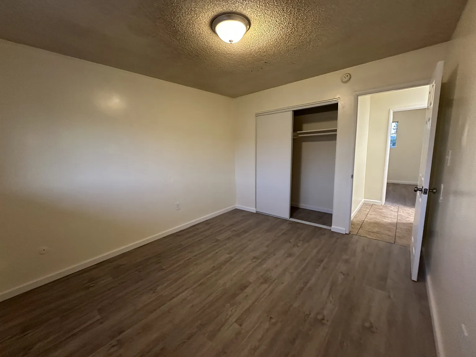 2 bed, 700 sqft, $1,600 — Photo 3