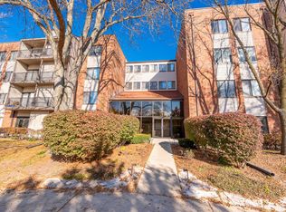 3050 Pheasant Creek Dr APT 407, Northbrook, IL 60062