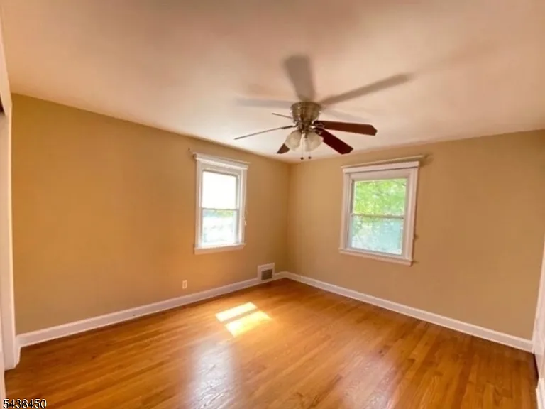 40 Amherst Pl — Photo 8