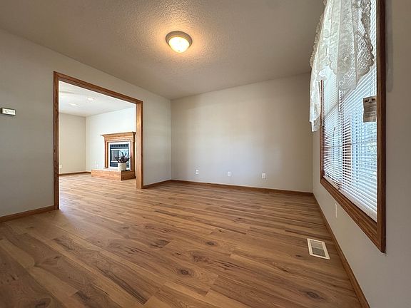 4th image of 577 Westberry Ln