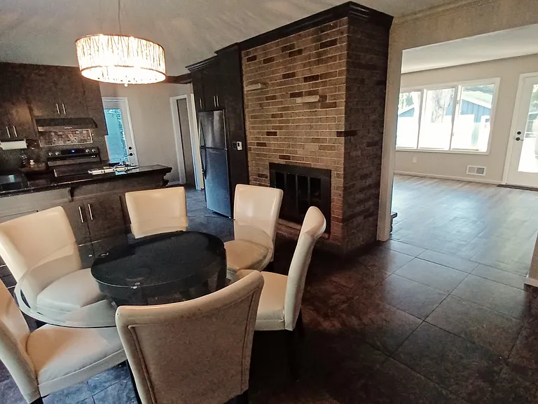 907 County Road B W — Photo 8