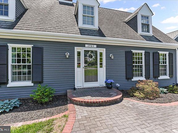 3rd image of 3903 Heather Dr