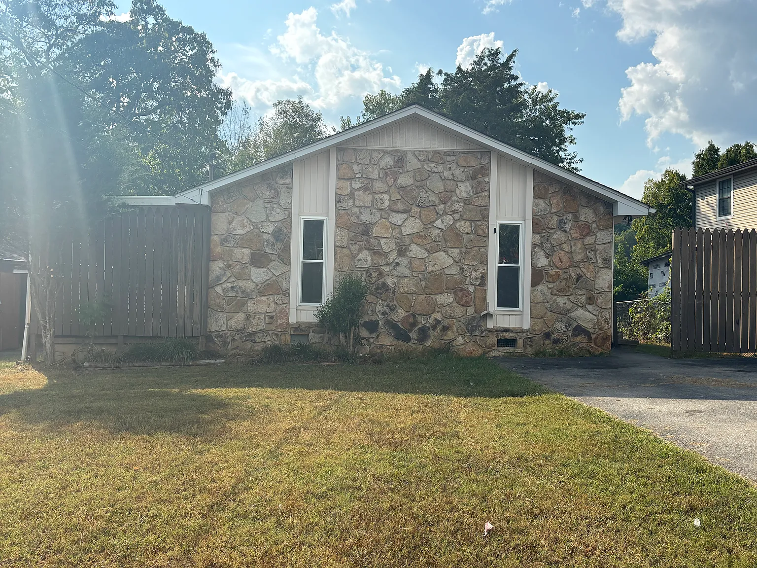 3 bed, 1092 sqft, $2,100 — Photo 1