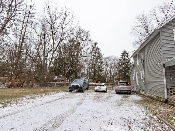 4th image of 420 Eddy St