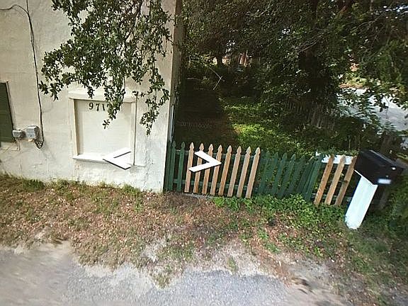 4th image of 9712 15th Bay St