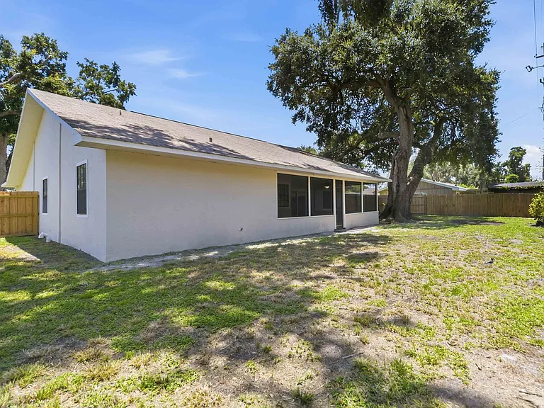 1534 Frances St — Photo 29