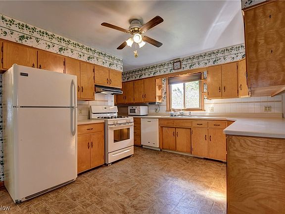 4th image of 735 E Park Ave