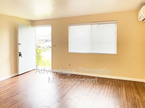 2nd image of 588 NW Oak Ave