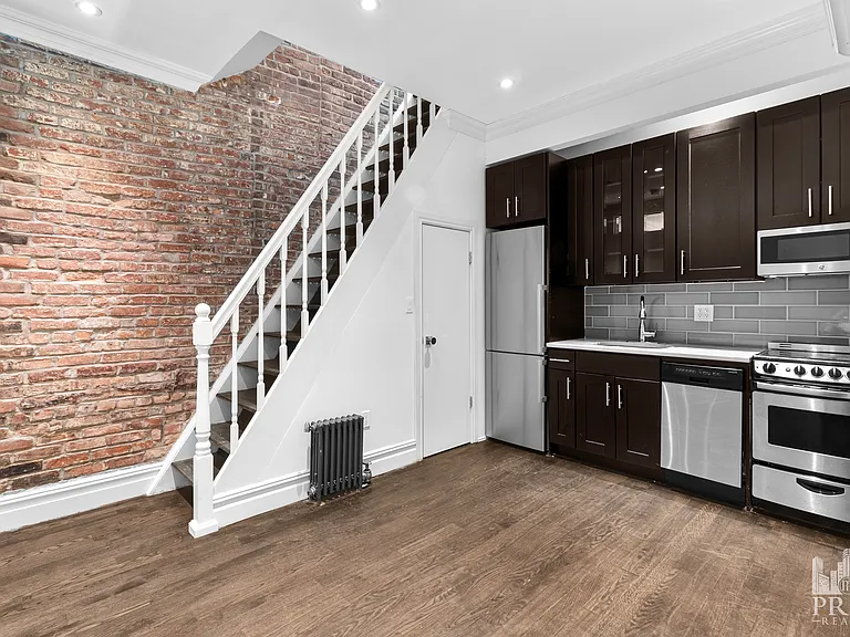 244 10th Ave #5E — Photo 3
