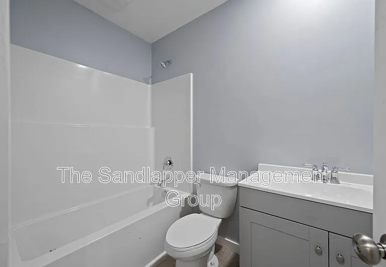 2645 Oregon Ave — Photo 4