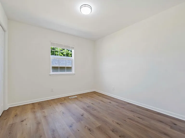 1003 Linwood Ave — Photo 8
