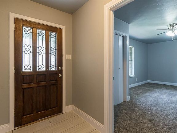 4th image of 3933 Douglas Dr